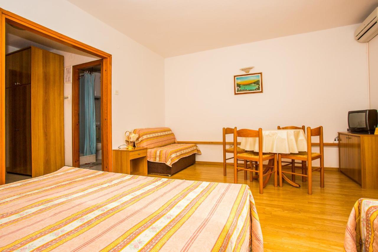 Apartmani Pava Omiš Esterno foto