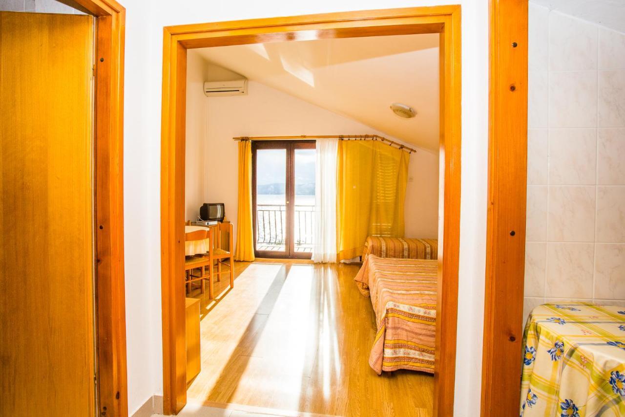 Apartmani Pava Omiš Esterno foto