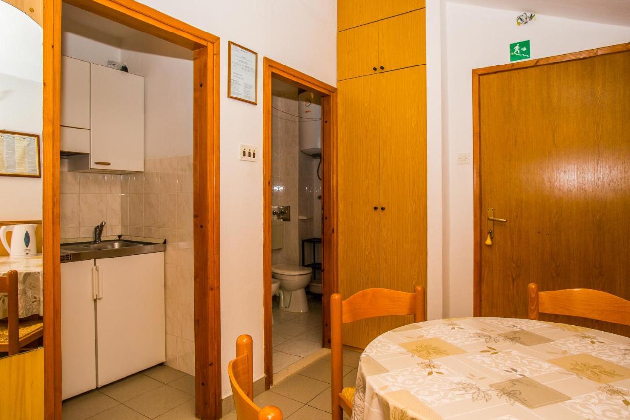Apartmani Pava Omiš Esterno foto