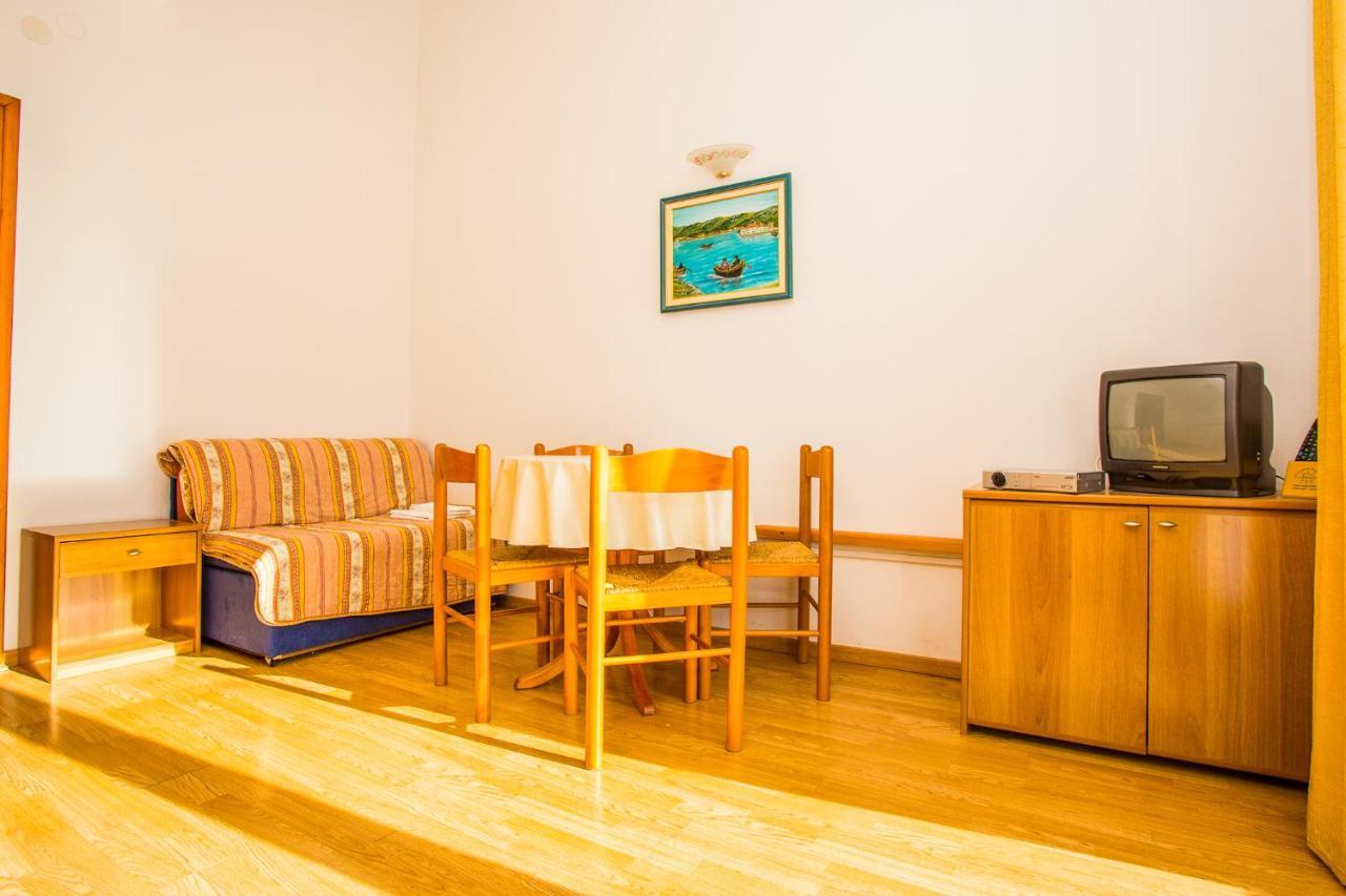 Apartmani Pava Omiš Esterno foto