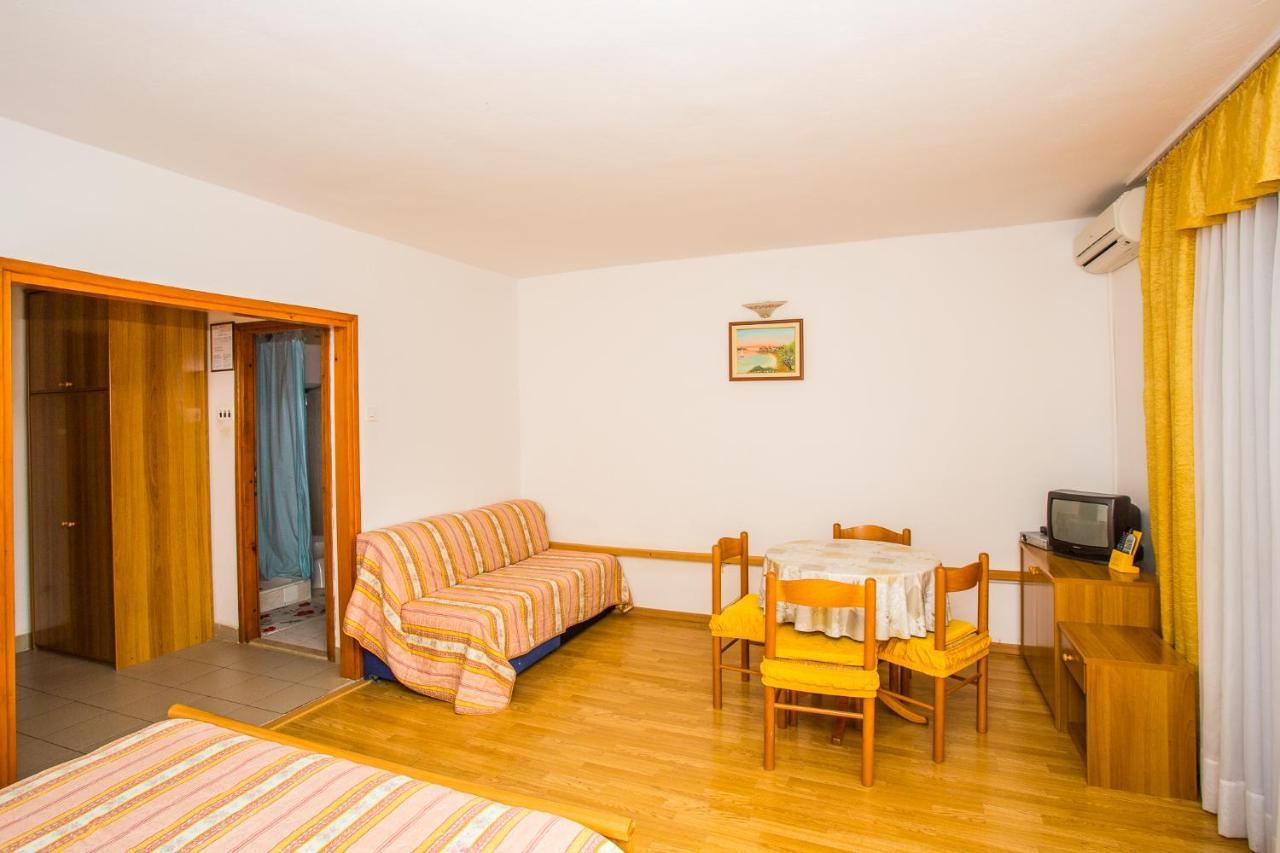 Apartmani Pava Omiš Esterno foto