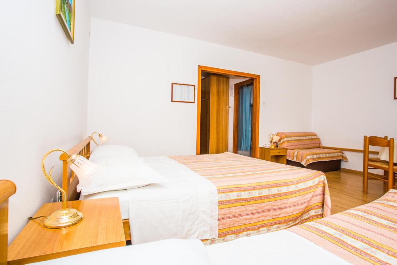 Apartmani Pava Omiš Esterno foto