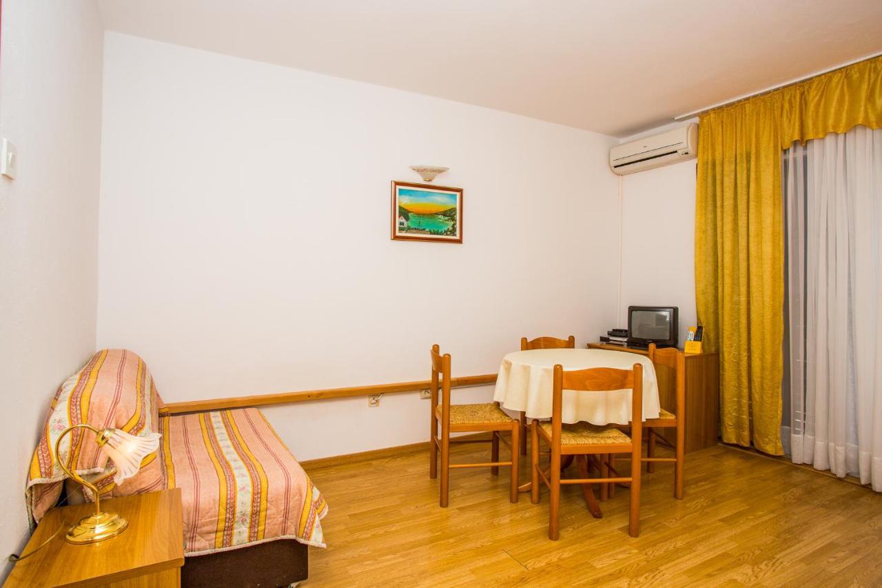 Apartmani Pava Omiš Esterno foto