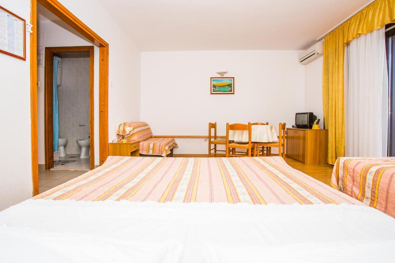 Apartmani Pava Omiš Esterno foto