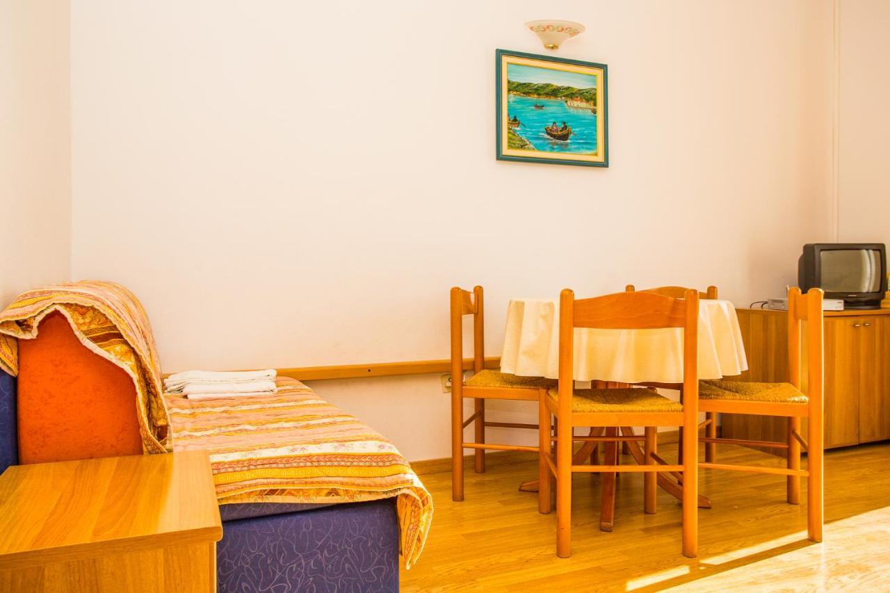 Apartmani Pava Omiš Esterno foto