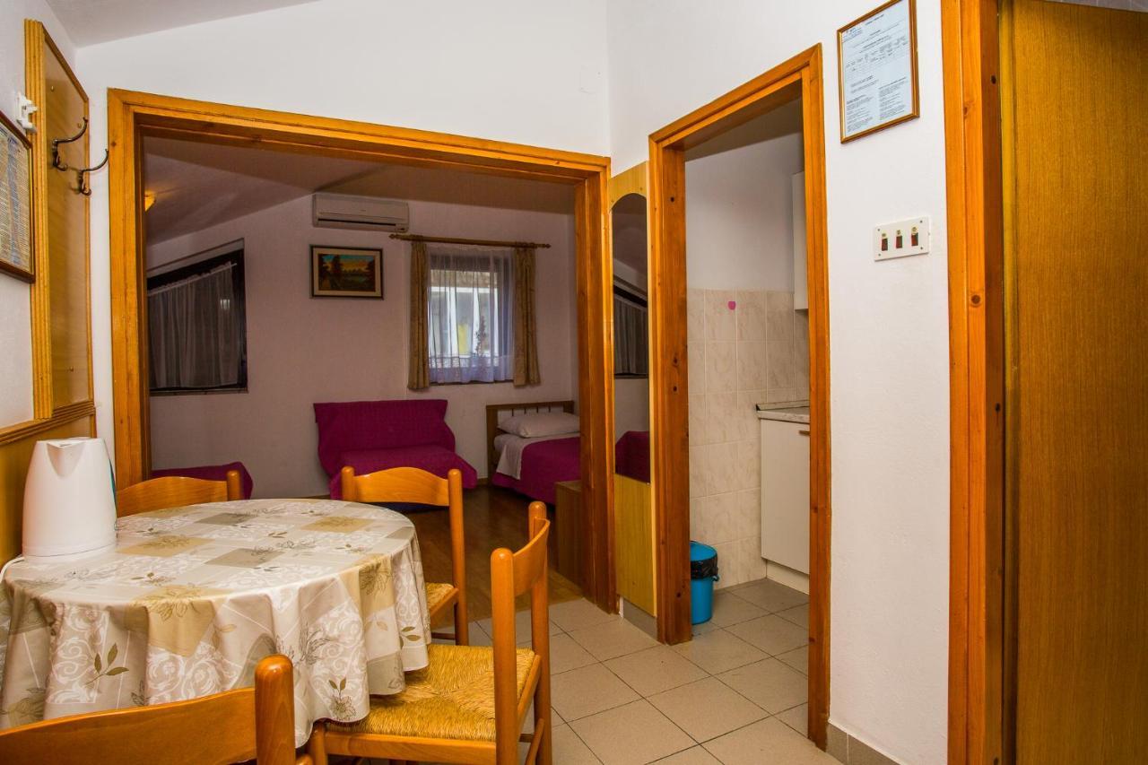 Apartmani Pava Omiš Esterno foto