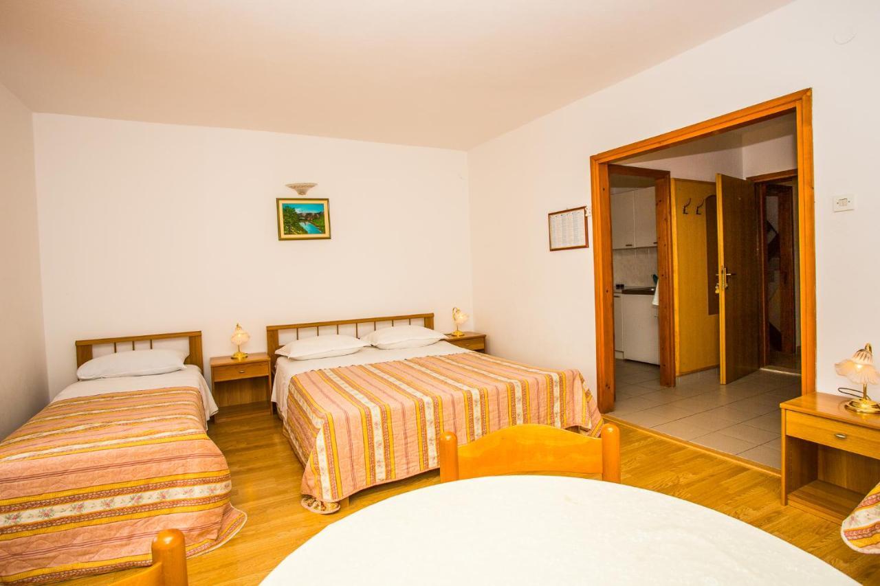 Apartmani Pava Omiš Esterno foto