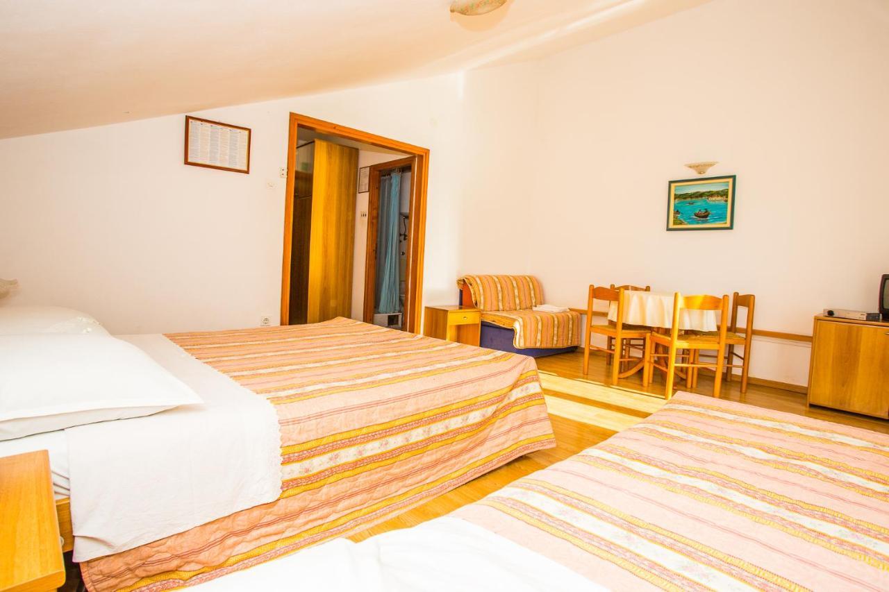 Apartmani Pava Omiš Esterno foto