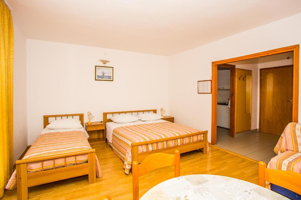 Apartmani Pava Omiš Esterno foto